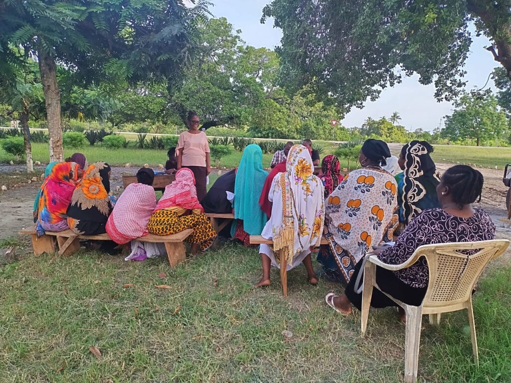 What can we do to amplify the role of #IndigenousWomen in #Conservation? Individuals, local conservation orgs, governments, & development organizations have a role to play in actively engaging indigenous women in environmental stewardship. bit.ly/3PvbXgQ #EarthDay