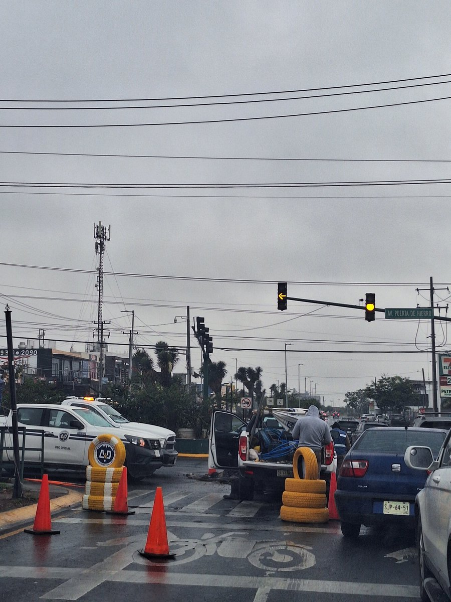 diana2tweet's tweet photo. 40 minutos en Prol. RuizCortines para cruzar de Elite a PtadeHierro!!
Cuadrilla de @ayd_monterrey invade casi 2 carriles! #vialidadcolapsada y sin transitos q pongan orden  
#Vialidad  #Monterrey #mtypte #cumbres @CUMBRESNews 
@Mty_Leones @CumbresMty @_taxista_regio_ @MtyFollow https://t.co/gvRfosa84O