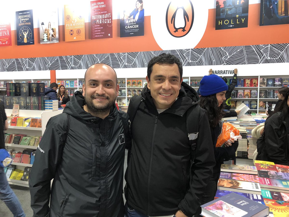 joseaib07's tweet photo. Gracias por la foto, y todavía más por su libro, un placer leerlo  @susoelpaspi https://t.co/GkwF4qtiYr