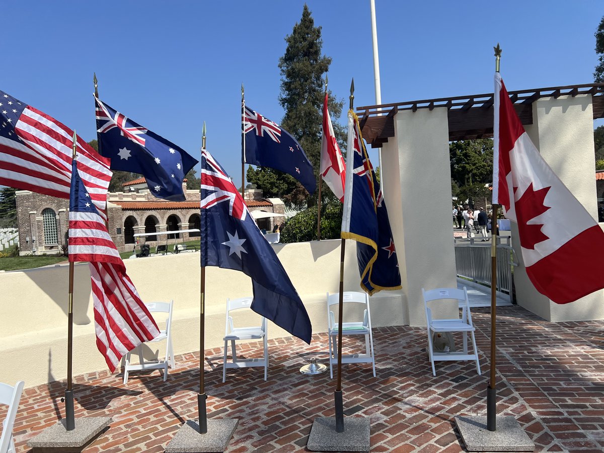 It was an honour for Canada to lay a wreath to commemorate the ANZAC service in Los Angeles. Lest we forget. #CanadaRemembers