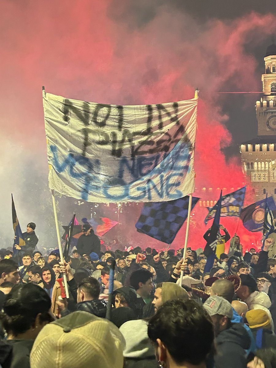 FCIM_M7md's tweet photo. "نحن في الساحة وأنتم في المجاري" https://t.co/AF19aYao3L