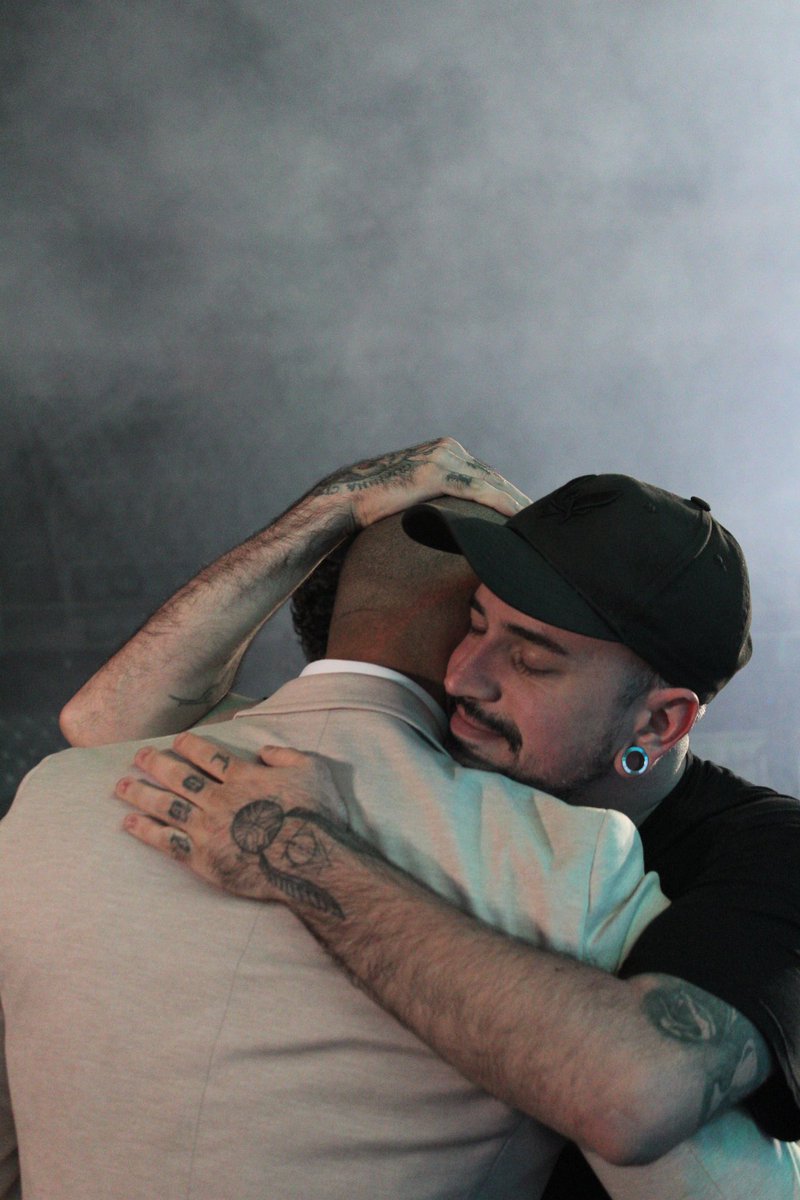 BlackWill88's tweet photo. Abraço Necessário e Inesquecível! @gio_fps #GETRio https://t.co/R9JurJjySa