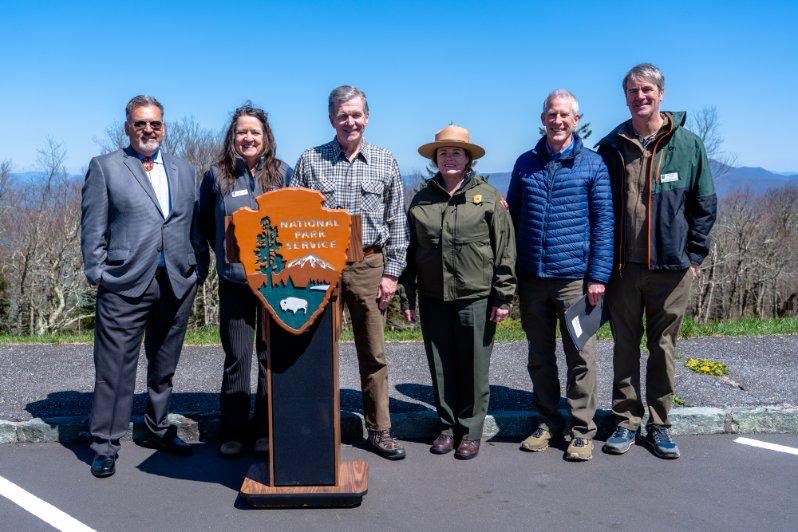 SecReidWilson's tweet photo. Wonderful #earthday event today with @NC_Governor at Craggy Gardens Picnic Area on @BlueRidgeNPS near Asheville. @NatlParkService @NCparks #NCPATH @Interior @SAHC @BRConservancy @ConservationFnd @NC_TNC https://t.co/OSyBBudxa6