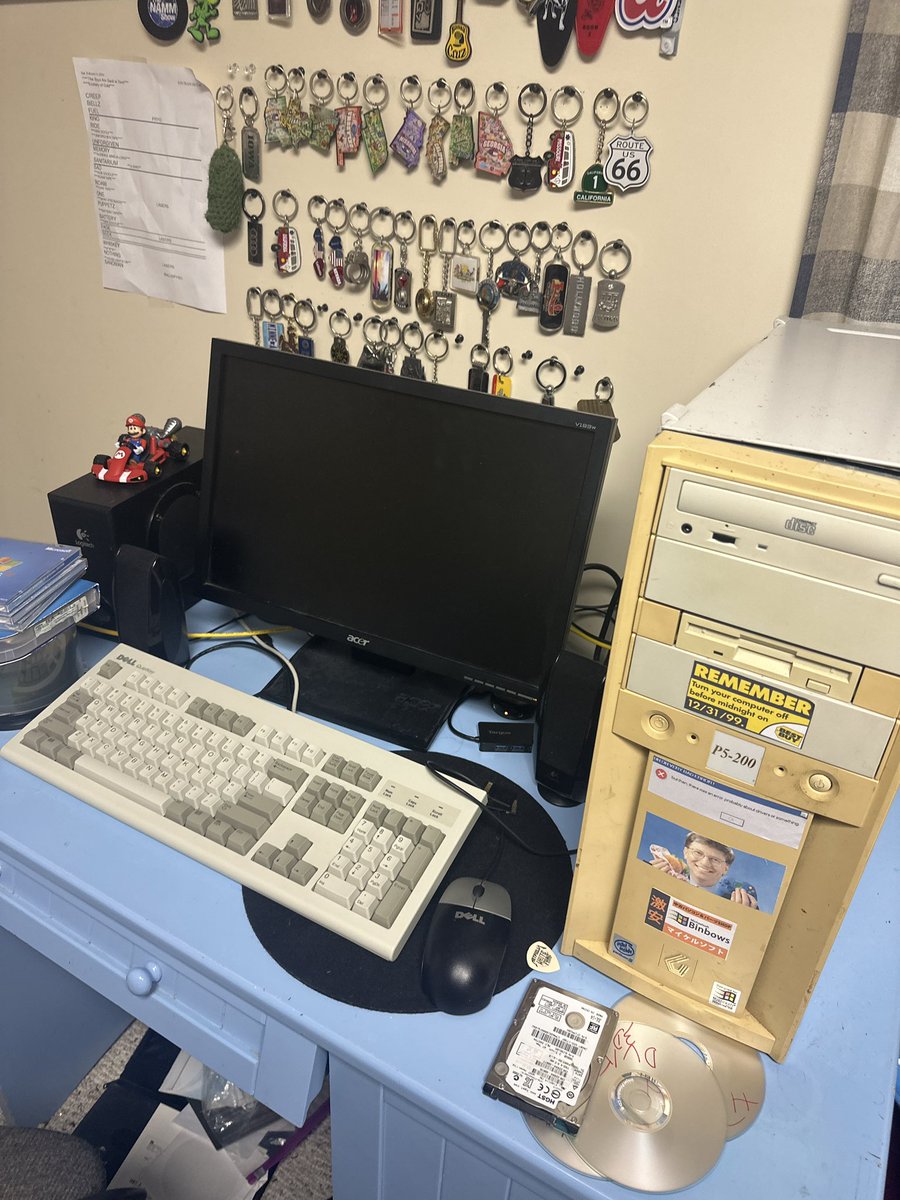 Figgy_2112's tweet image. Recent Pentium 3 PC I Picked Up and Restored!! Got Some Amazing Quality Replica case stickers by @geekenspiel !! #windows98 #pentium3 #oldpc