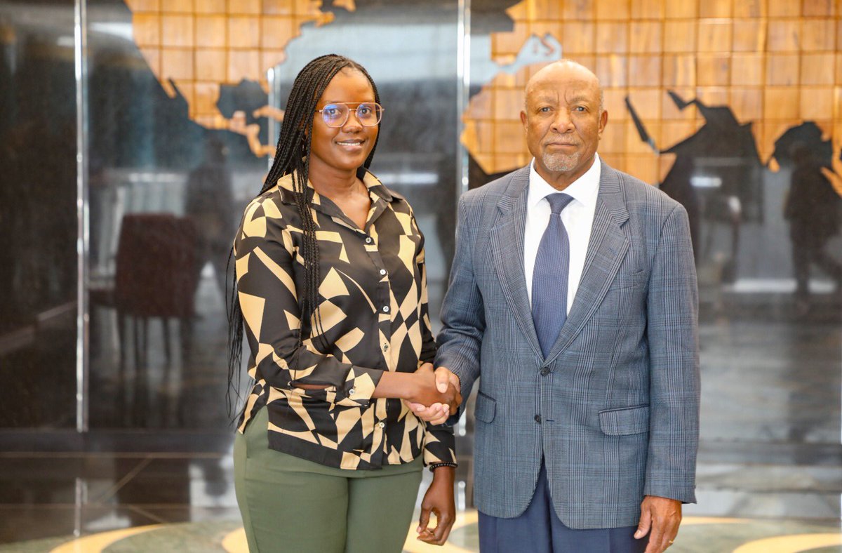 Selmanalusha's tweet photo. Grateful for the opportunity to meet and shake hands with our President, 🇳🇦his Excellency Dr. Nangolo Mbumba.🤝🙏🏾As I continue being committed to serving our nation and its people. #Leadership #Service #Duty #Honoured https://t.co/cMG9ZHA5Ov