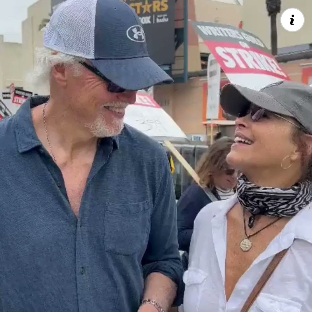 Silversmeasures's tweet photo. "If you live to be a hundred, I want to live to be a hundred minus one day so I never have to live without you." 👇👇👇👇👇

#40YearsOfTrueLove #RareQuality 
#LookOfLove #GoodNightVibes https://t.co/5efuIXtGwg