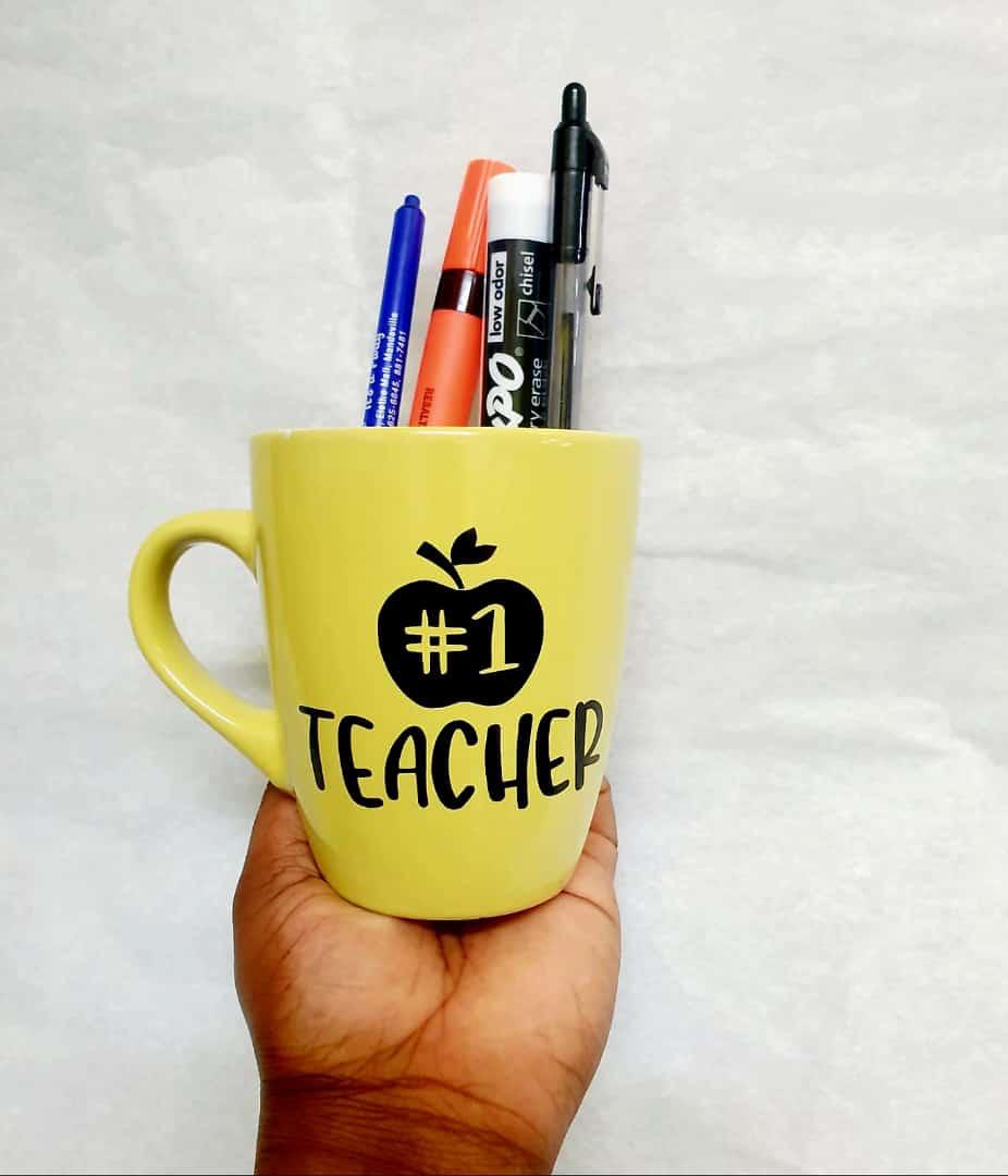 Struggling to find the perfect gift for the one who taught us so much? 🎉🎁👩‍🏫
Here are some thoughtful ideas to show your appreciation!🧑‍🏫

#itsapartyja 
#giftstoreinkingston 
#giftideasjamaica
#inkingston
#inmandeville 
#Customizedcups
#giftbaskets