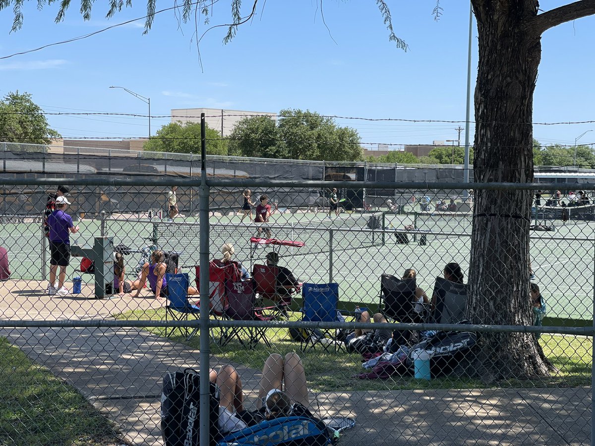 Beautiful weather for Day 1 of the District 21-5A Tennis Tournament. Good Luck @ConsolTennis @CSCougarTennis