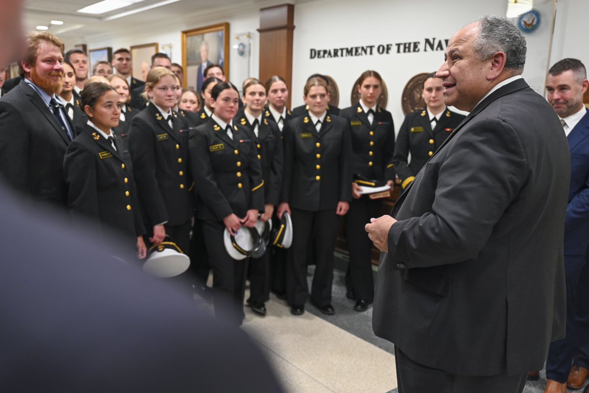 Today, I had the great privilege of meeting with the United States Naval Academy (USNA) Men’s and Women’s Rugby Team, helping to kick off the U.S. Rugby Diplomacy initiative. navy.mil/Press-Office/P…