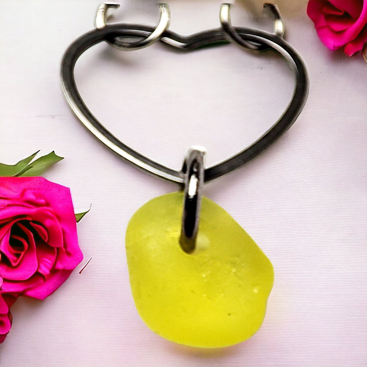 Beautiful yellow Seaglass necklace 💛
#craftmakersuk #TheCraftersUk #getthatgift #SmartSocial #HandmadeHour #UKGiftAM #handmadeinbritain #BizBubble #networkwiththrive #UKGiftHour #bizhour #Craftsuk #craftbizparty #etsyfinds #womaninbizhour #inbizhour #elevenseshour