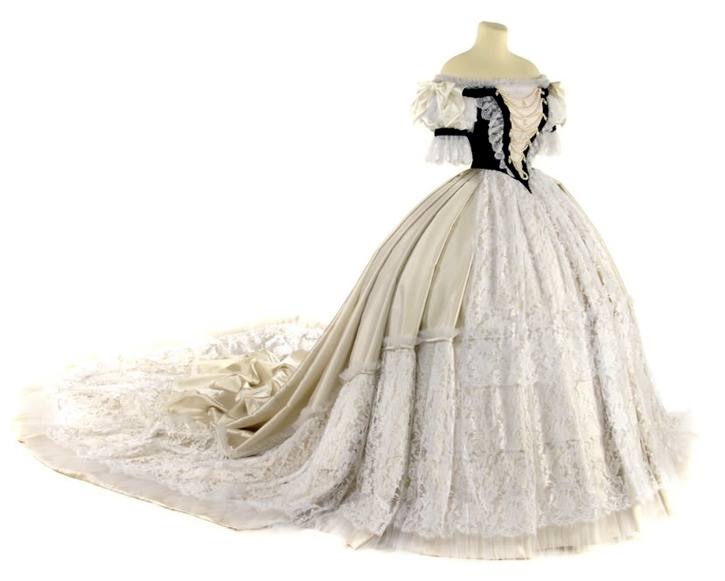 Replica of Empress Elisabeth of Austria's coronation gown by House of Worth, 1867. Sisi Museum at the Imperial Apartments Hofburg Palace, Wien.