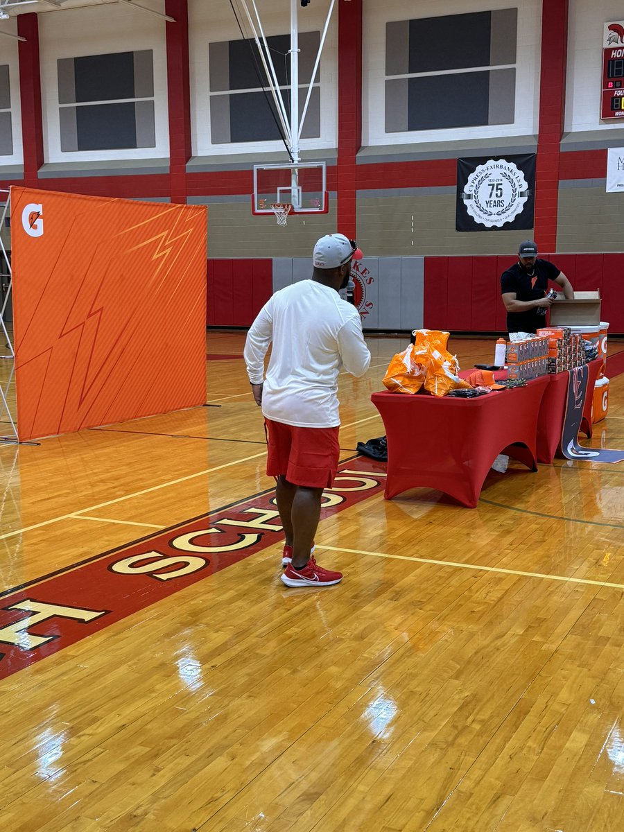 Thanks to @Gatorade for coming by today and sharing a lot of information about nutrition and hydration. The athletes appreciated all the free stuff! @CyLakes_FB #ThisIsSparta