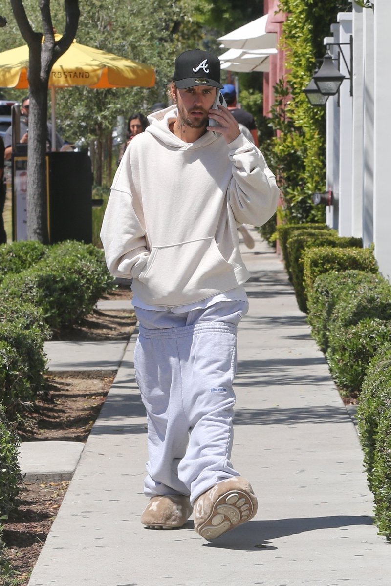 Justin Bieber wore two humongous pairs of Balenciaga sweatpants. gq.mn/EMVftZW