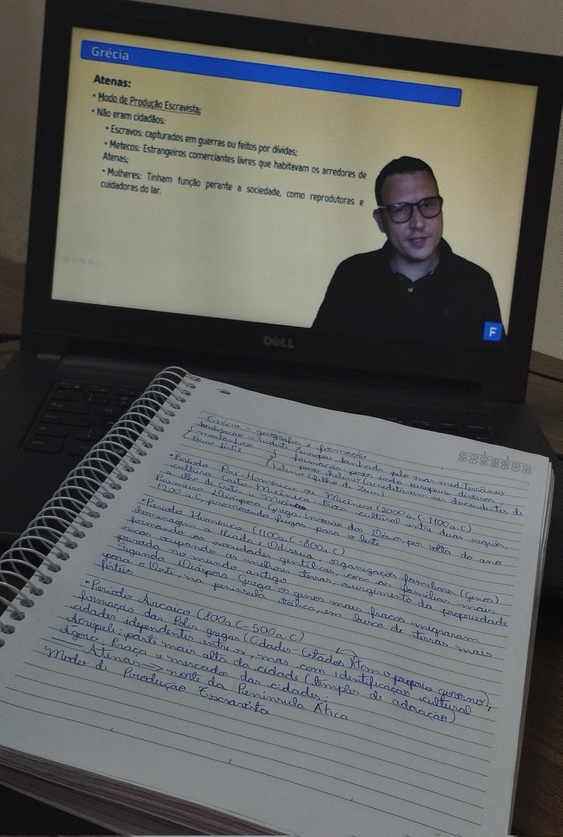 Vivistudyyyy's tweet image. Nós, estudantes q só temos uma caneta Bic e um sonho