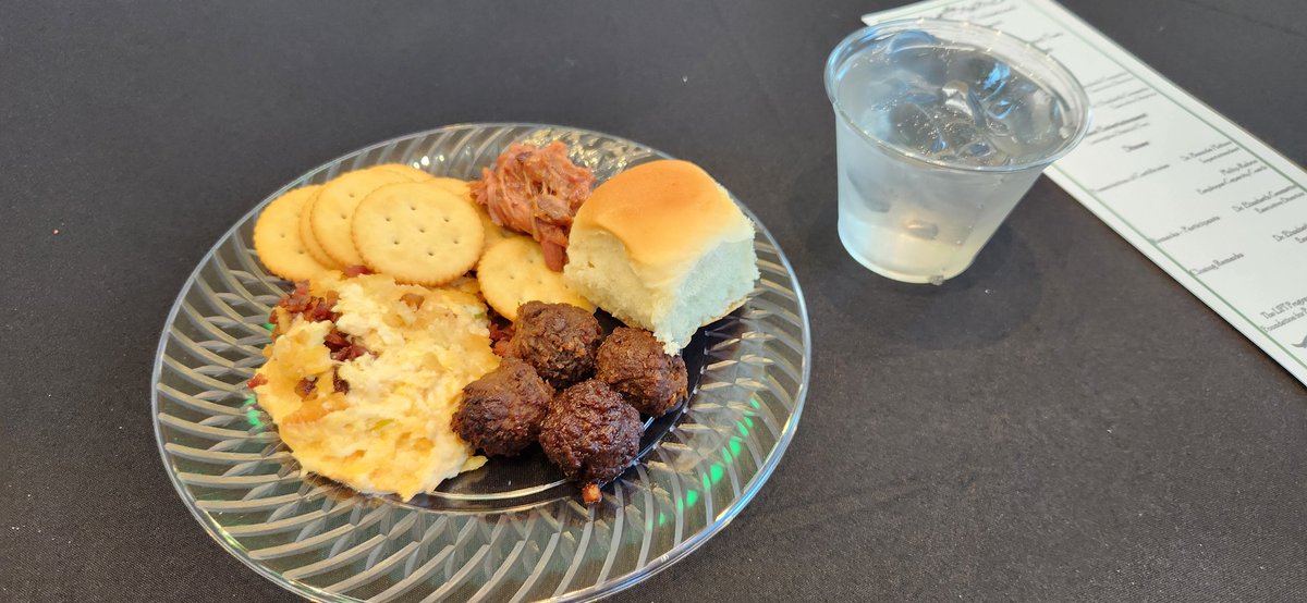 AustSwin98's tweet image. Dinner is amazing. Super glad to be at such an amazing program.