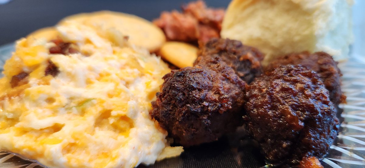 AustSwin98's tweet image. Dinner is amazing. Super glad to be at such an amazing program.