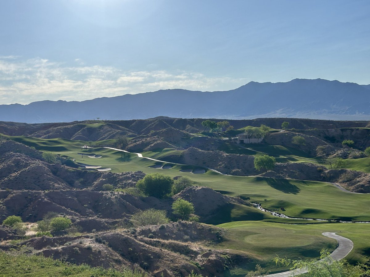 JasonMorganLV's tweet photo. Great day golfing at Wolf Creek Golf Club with local golf course superintendents! Golf course was in incredible shape and greens are absolutely flawless! Thanks for hosting and congratulations @KyleRyun! @sincitygcsa https://t.co/tQetZgOgr3