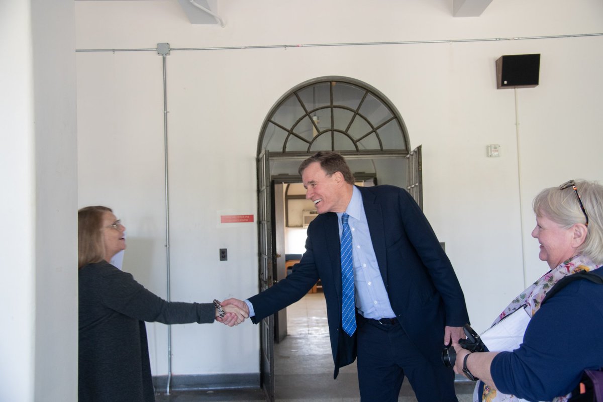 MarkWarner tweet picture