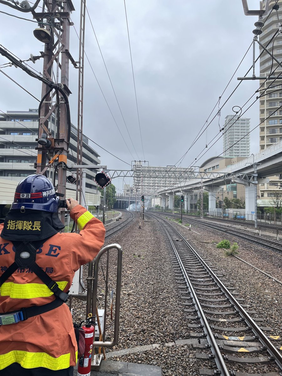 hongkongtram's tweet photo. 住吉駅で線路から煙が出て電車が停まった。 https://t.co/yaI0LPADVC