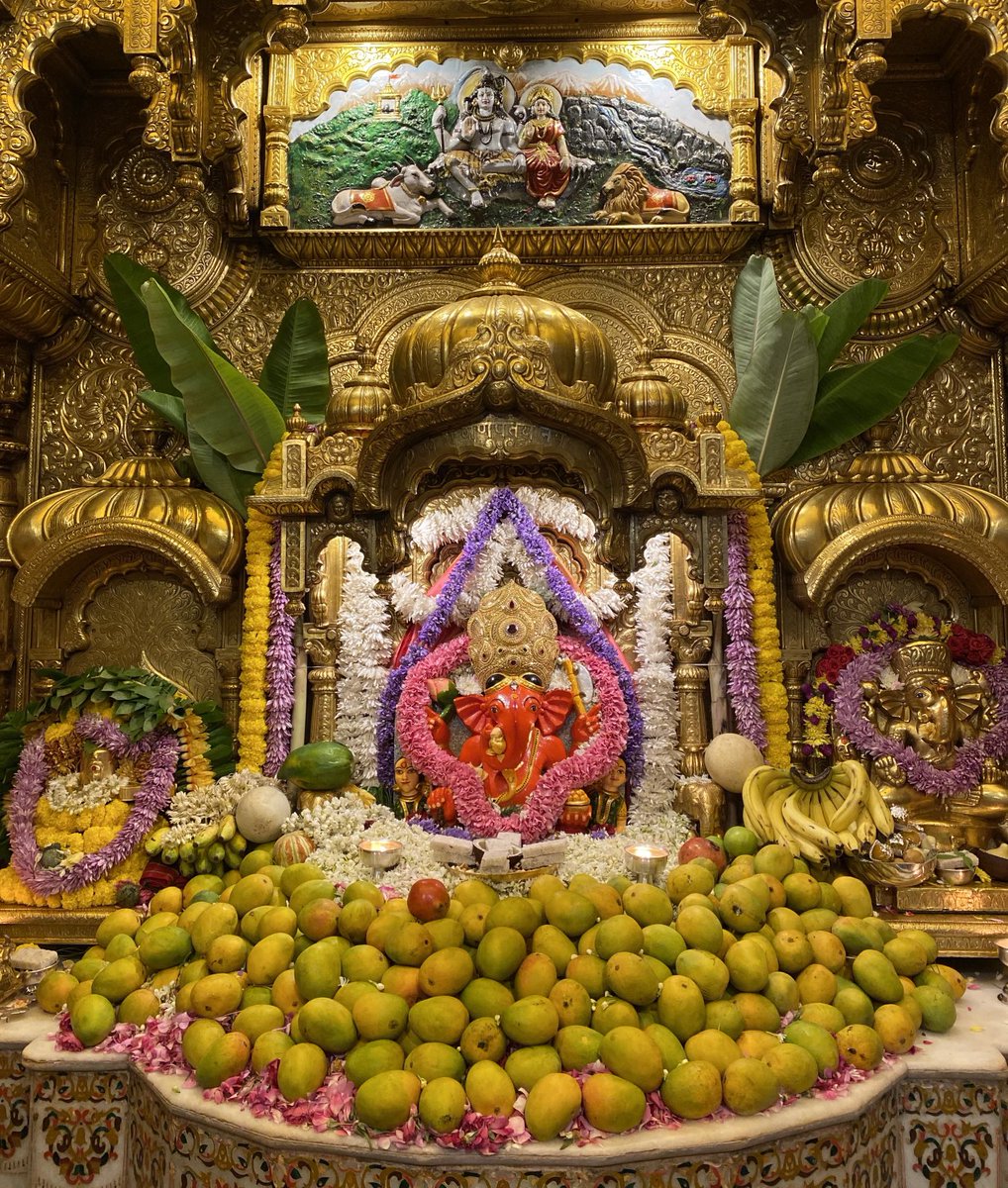 🙏 गणपती  बाप्पा मोरया 🌺मंगलमूर्ती मोरया 🙏२३/०४/२०२४
🙏Ganapati Bappa Moraya 🌺 Mangalmurti Moraya  🙏23/04/2024