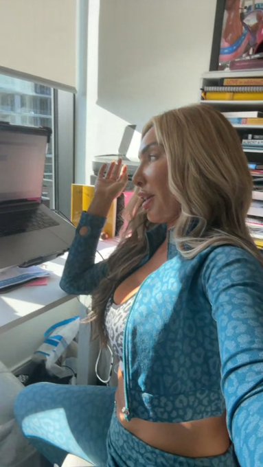 FARRAH ABRAHAM is live now! https://t.co/ddTvhL1vNM https://t.co/pBCT3imJk5