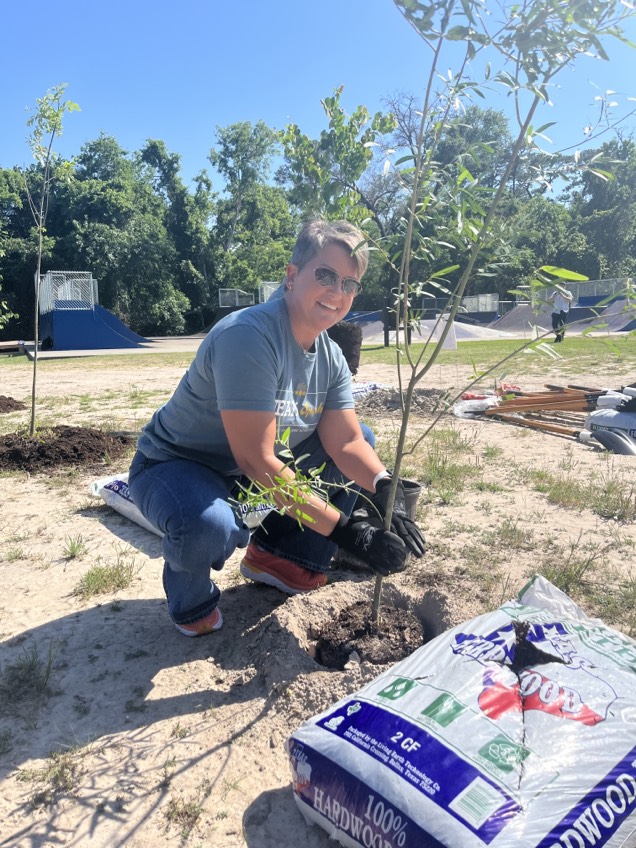 Happy Earth Day! To celebrate and conserve the natural resources of the world we live in, we partnered with @houmayor and @HPARD to plant 2,500 trees at Watonga Park. Thank you to our CEO, John Christmann, and all Apache employees who came out to volunteer for Earth Day HTX!