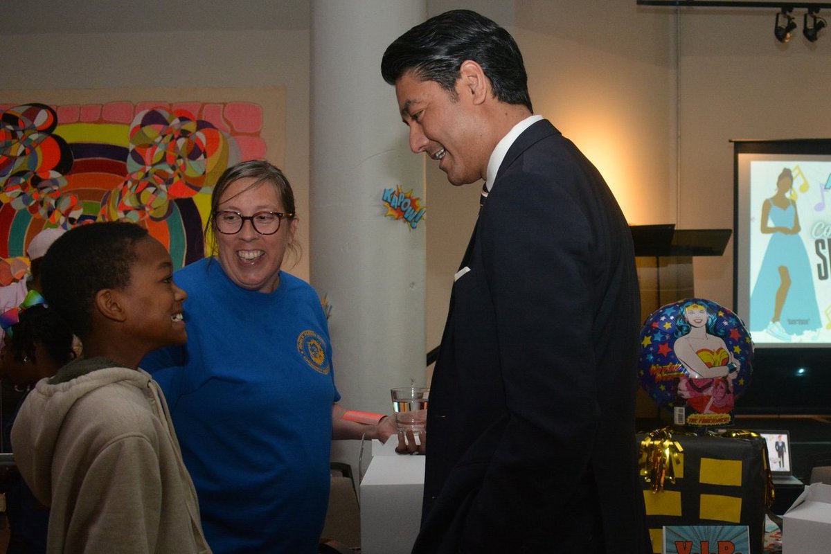 #readacrossmadisonville highlight: a visit from @CityOfCincy Mayor @AftabPureval! I loved experiencing your humor and humanity as we created your superhero alter ego 😍. Thanks for celebrating the superhero in us all. #cpsltt @iamcps @jppcincinnati @msft365designer