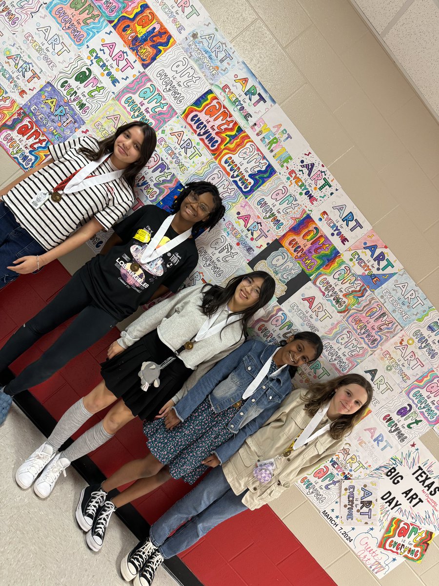 Intermediate Art students made WMS proud!  #ShineALight #WMSRTB  #SendItOn #HumbleISDArtists #BeEliteWMS @HumbleISD_WMS @HumbleISD @VisualArtHumble @HumbleISD_Arts