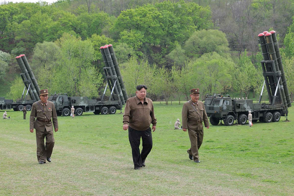 #朝鮮中央通信（4/23）:#600mm超大型放射砲　兵区分隊が　#初の核反撃仮想総合戦術訓練　に参加、キム・ジョンウン同志が核反撃仮想総合戦術訓練を指導。#週刊安全保障