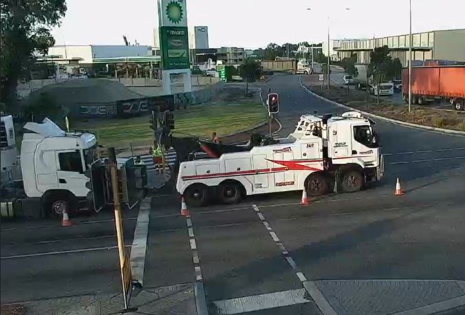 UPDATE
TRUCK BREAKDOWN – WELSHPOOL ROAD EAST EASTBOUND AT HALE ROAD, WATTLE GROVE
Left lane closed by Incident Response
Towing service on site
Traffic slow on approach
#perthtraffic travelmap.mainroads.wa.gov.au/Home/Map