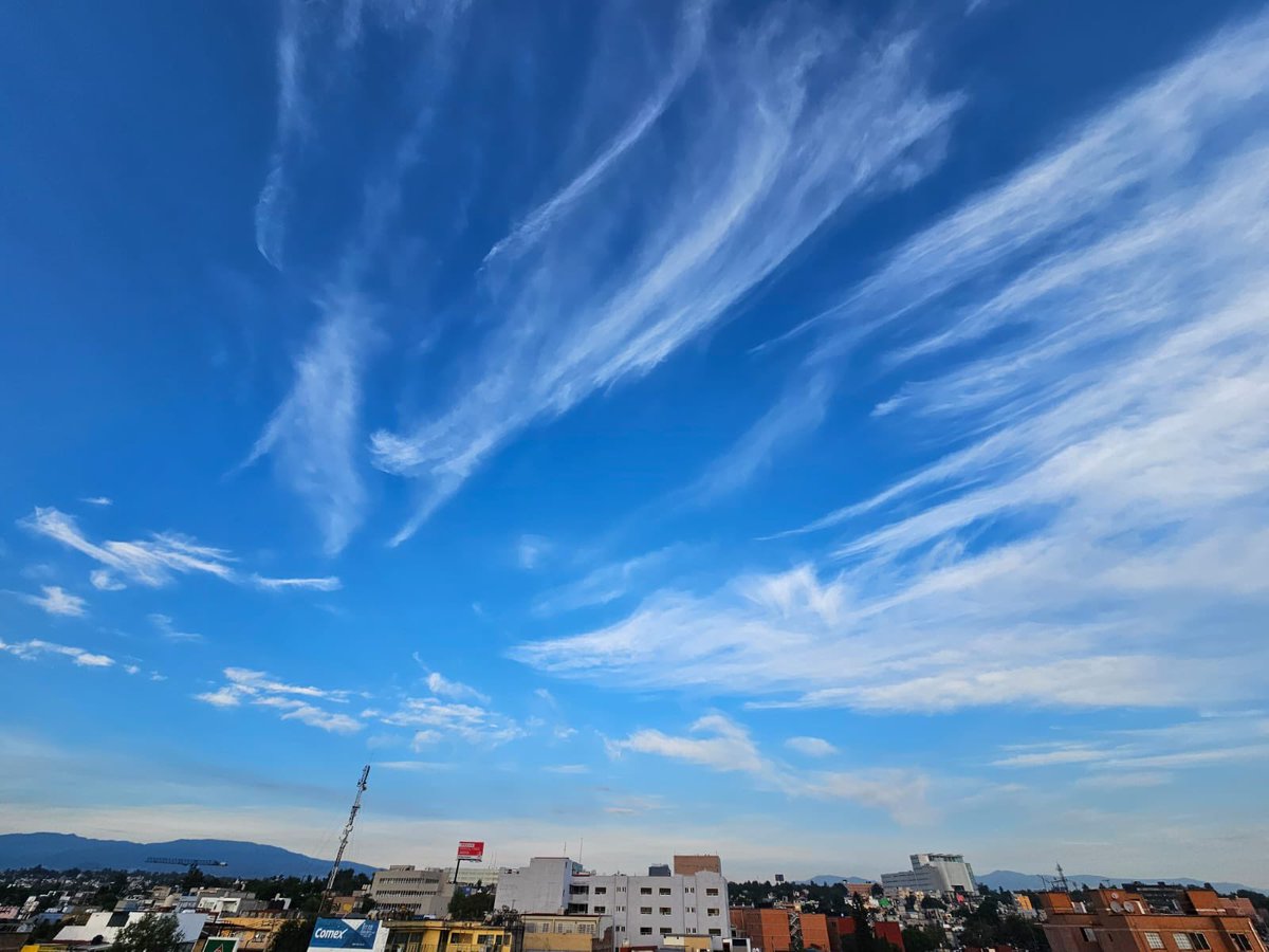 ☁️ Cirrus Fibratus 
📍Ciudad de México, México 

📸 @lberep 

.
.
.
#nubes #cloudscapes #cloudscape #cloudlovers #méxico #satelital #cdmx #ciudaddemexico #cloudsky #cloudphotography #skylovers #skyphotography #travelphotography #instascience #science #nubesmexico #nubesmexicanas