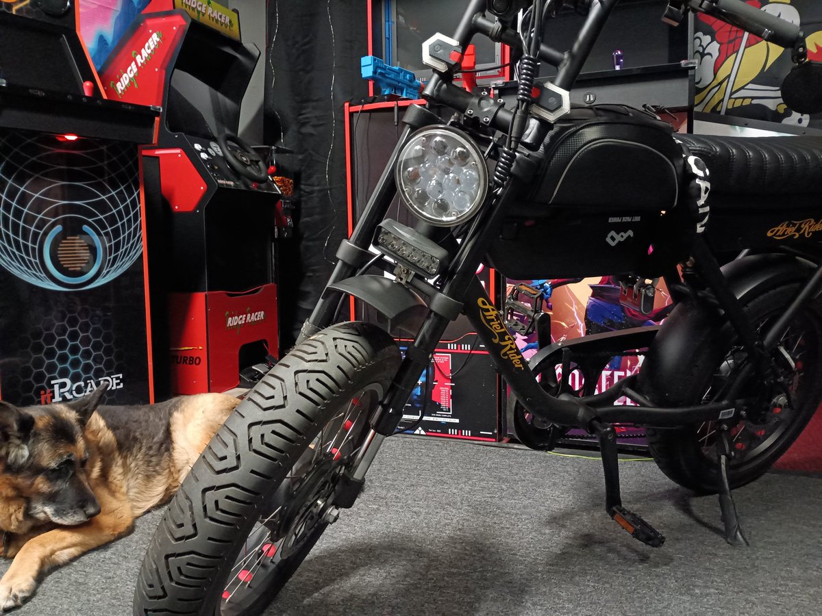 Call_Sign_Raven's tweet image. Ariel Rider D Class - Installed a new wide throw light. EBikes are a lot of fun to ride and modify.