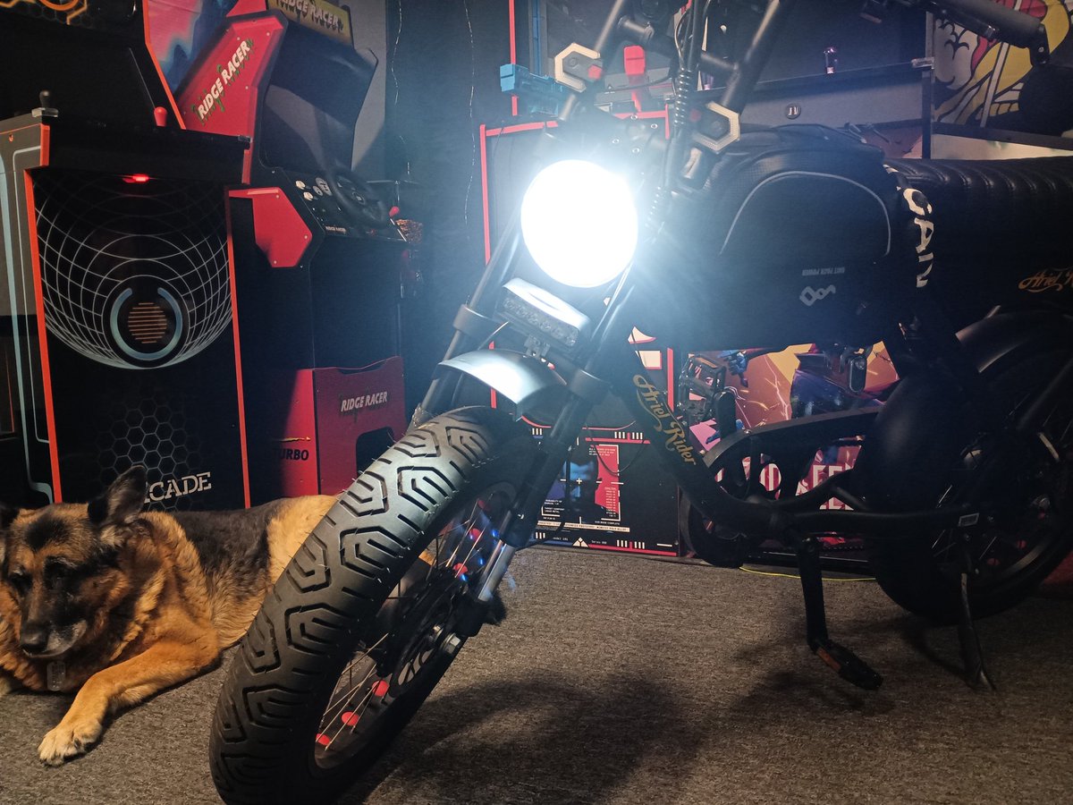 Call_Sign_Raven's tweet image. Ariel Rider D Class - Installed a new wide throw light. EBikes are a lot of fun to ride and modify.