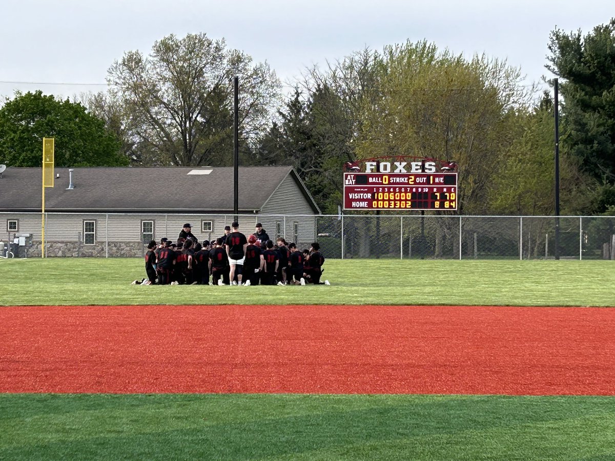 Foxes @FoxesBaseball tops off our field dedication night with a 8-7 victory over Minooka on a walk off 2 run HR by Nate Harris! Go Foxes!