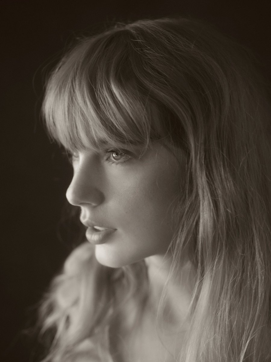 Taylor Swift’s ‘THE TORTURED POETS DEPARTMENT’ breaks the record for largest vinyl sales week for an album in the modern era, selling 700,000 copies in its first 3 days in the US.