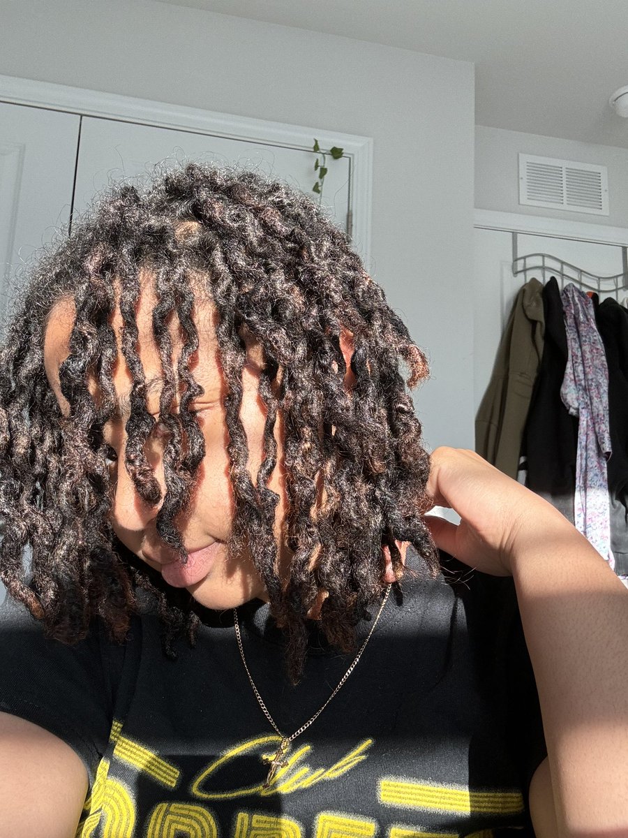 ArmaniCarmelle's tweet photo. #locstar #locs 🍀 https://t.co/loLxQHVXT2