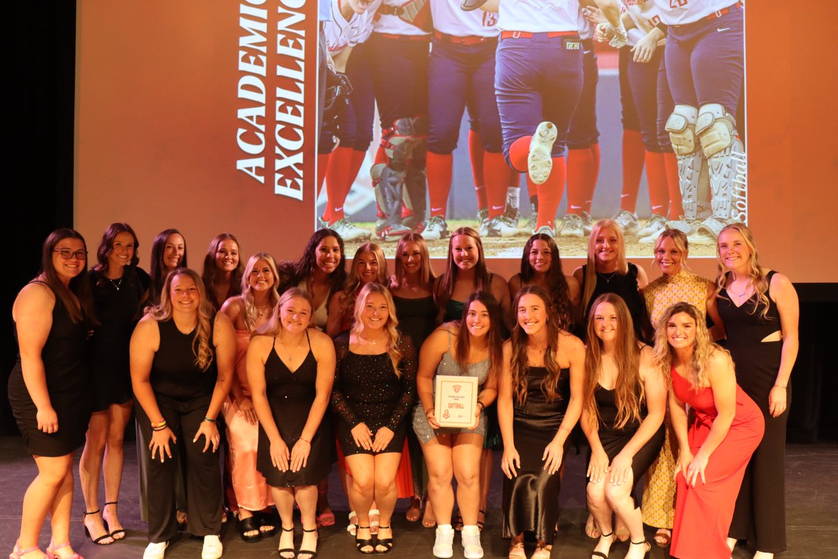 The Highlanders softball program (@RadfordSoftball) earns the Academic Excellence award! #RiseAndDefend x #RUBYS