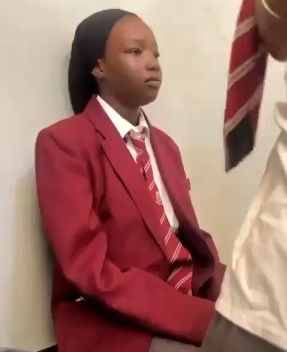 This Maryam Hassan of Lead British Schools Abuja, who was bullied by her classmates. This girl is the true definition of calmness in the face of adversity. Her parents deserves all the accolades for raising such an amazing girl. 

#justiceformaryam
