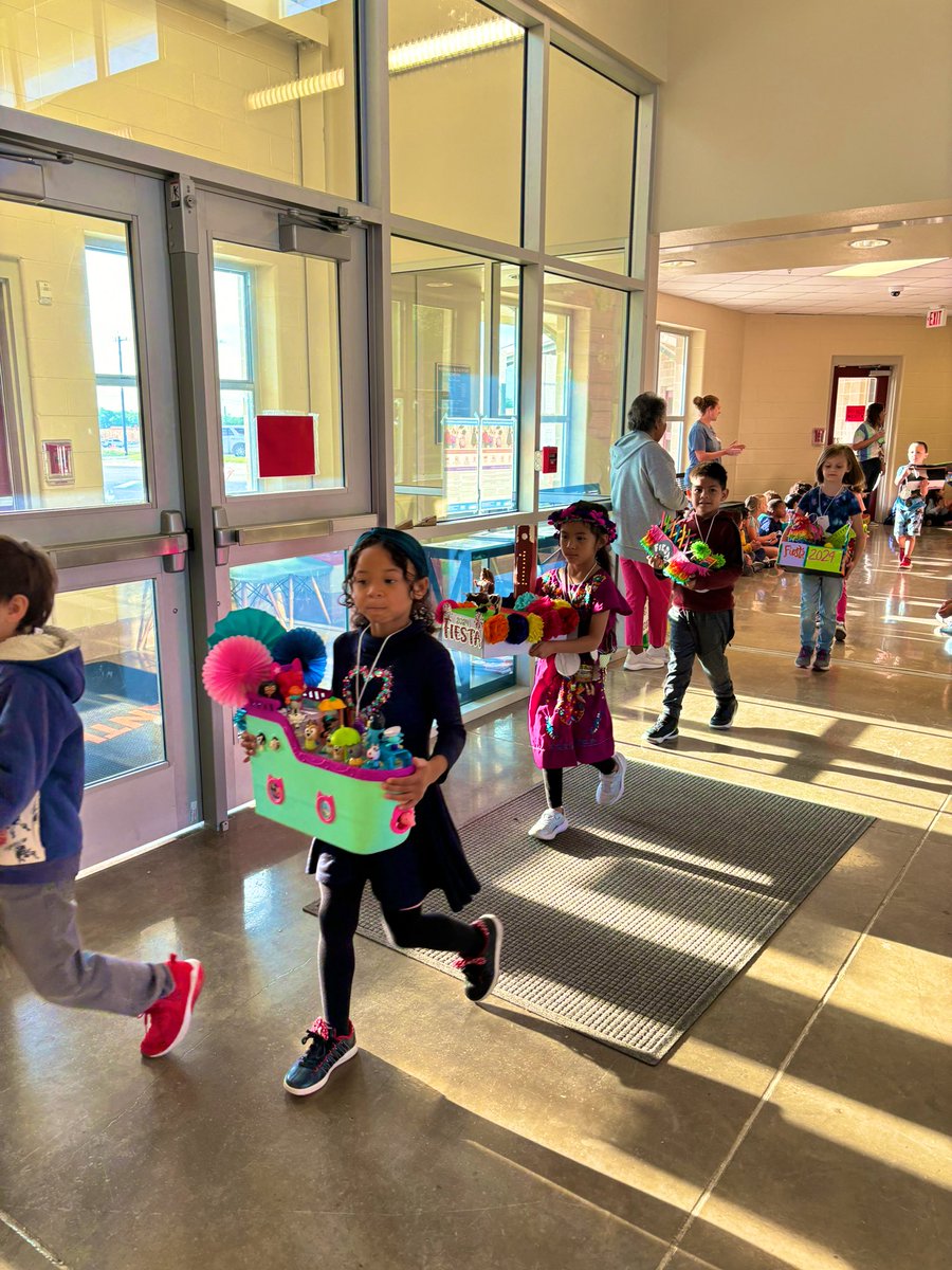 BEST Mondays are started with visiting our campuses! Kinder Fiesta parade @PotrancoMV then a visit to Castroville Elementary for some Kinder Earth day fun! 🧡 #MVISDLetsGrowTogether