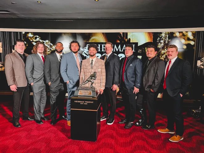 SPECIAL: When USC QB Caleb Williams won the Heisman Trophy he did something unprecedented, paying for his offensive line to join him in New York for the ceremony. 👏👏👏 @CALEBcsw is a special player on and off the field.