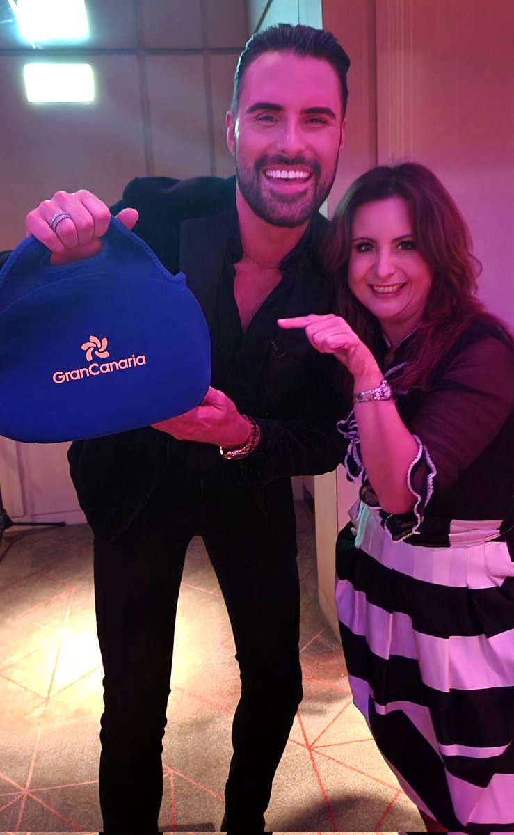 And the winner is.... Gran Canaria bag! For the very best and lovely @Rylan 🥰 #TravMediaAwards #GranCanaria @gctourism @TravMedia_UK @LondonerHotel