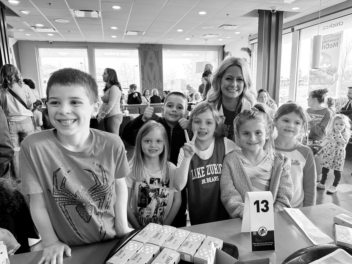 Welcome to McTeacher’s night! The laughter, sense of community, and fun made for a wonderful night with our MW families! Thank you for your generosity and dining with us tonight! @LindsayKopinski @moreanoLZ95 @katieedengler #MWwildcats