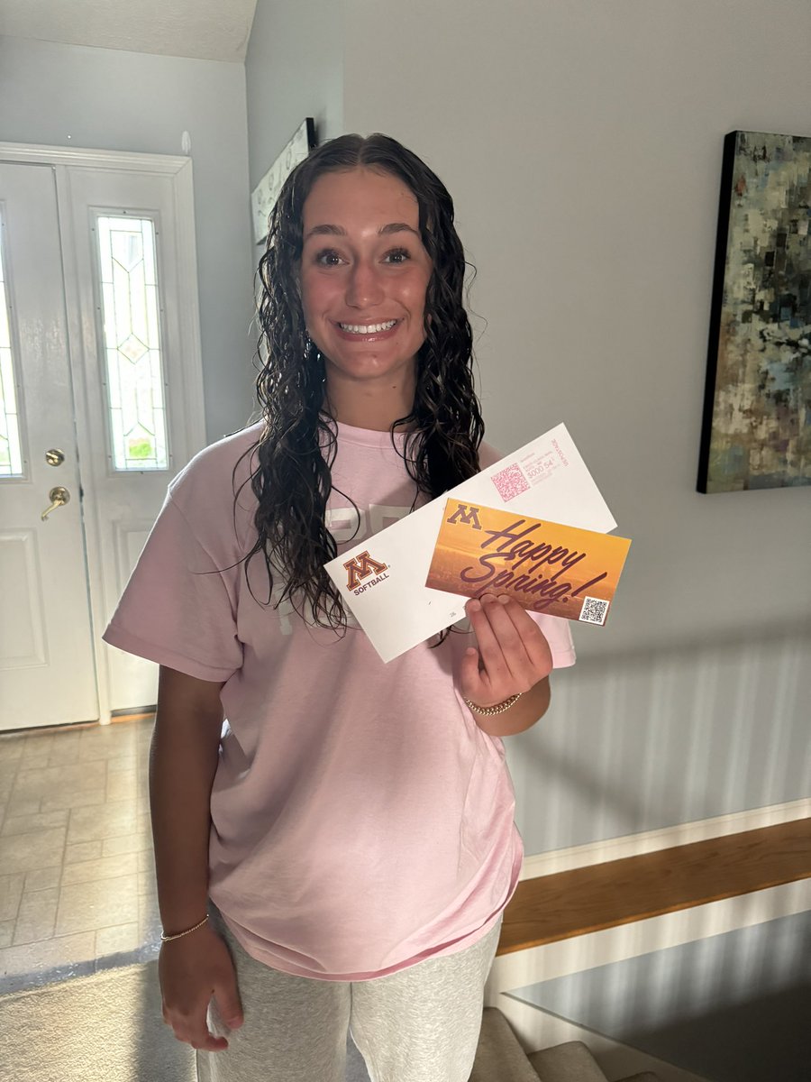 AddisonRotz's tweet image. Love coming home from practice to some mail from @GopherSoftball ! Thank you! @RitterPiper @_HashtagWynning @coachanniesmith @baileyoetting09