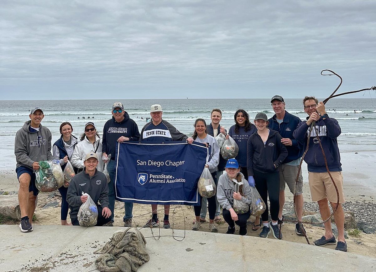 SDPSU's tweet image. Happy Earth Day 🌎🌊 

Thank you to those who came out to our Blue &amp;amp; White beach clean up last week! We had a great time and picked up a lot of trash! 🚮