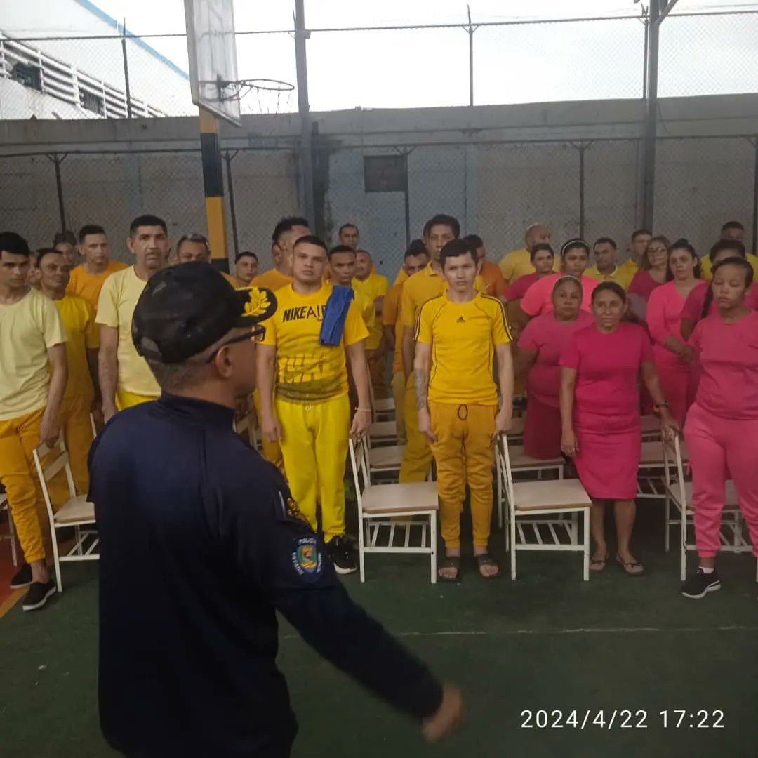 RamonCabeza_'s tweet photo. Hoy #22Abr24
En atención a políticas de atención dictadas por nuestro Cmdte en Jefe @NicolasMaduro y del Gob @eduardopiate2 para garantizar la dignidad y humanización de los Privados de Libertad, se procedió a la entrega de módulos de alimentación a los recluidos en la #PBEA https://t.co/GYrSDIQOHS