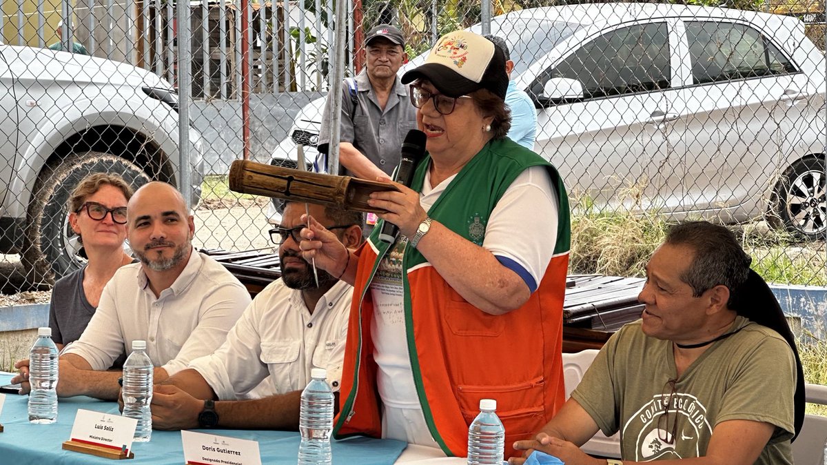 ONUHonduras's tweet photo. Todas y todos somos responsables de proteger nuestro planeta🌎. 

En el #DíadelaMadreTierra, acompañamos al @ICFHonduras y @CoeasHn en el diálogo “Uniendo esfuerzos para la conservación de nuestros bosques” en la recién declarada zona protegida, Luis Hernan Baca Valladares “Mero” https://t.co/13wAs0kKEd