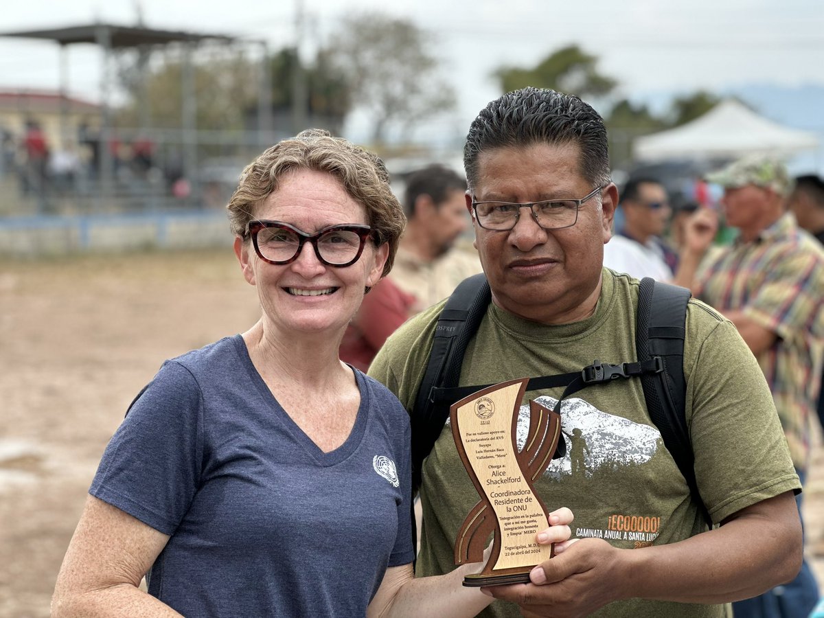 ONUHonduras's tweet photo. Como #NacionesUnidas en 🇭🇳 Reafirmamos nuestro compromiso por la protección de los bosques y recursos de Honduras. 

Felicitamos a Honduras por este gran paso hacia la sostenibilidad y un futuro más saludable, seguro y diverso. 

#DíaDeLaMadreTierra https://t.co/4XQxQxQi0i