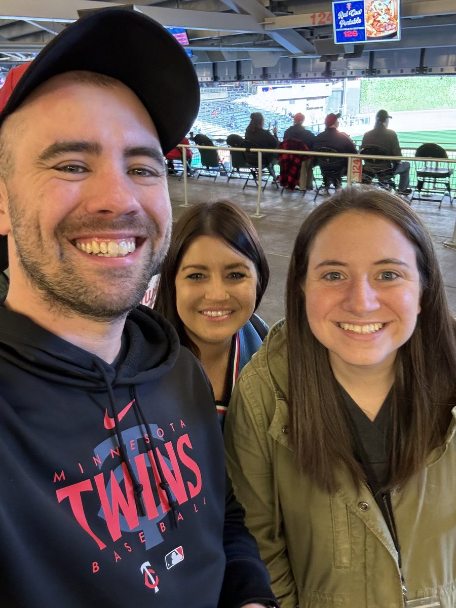 Came out on Bark at the Park night and fittingly ran into @betsyhelfand 🦮🐶