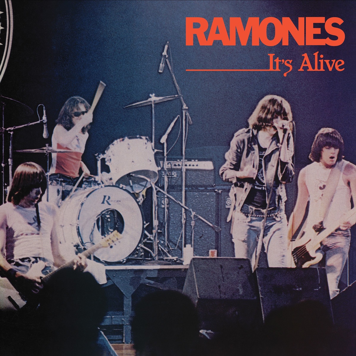 45 years ago today, #Ramones released “It’s Alive.” The kids are losing their minds. Read our @RamonesOfficial #OverUnder: magnetmagazine.com/2009/09/29/the…