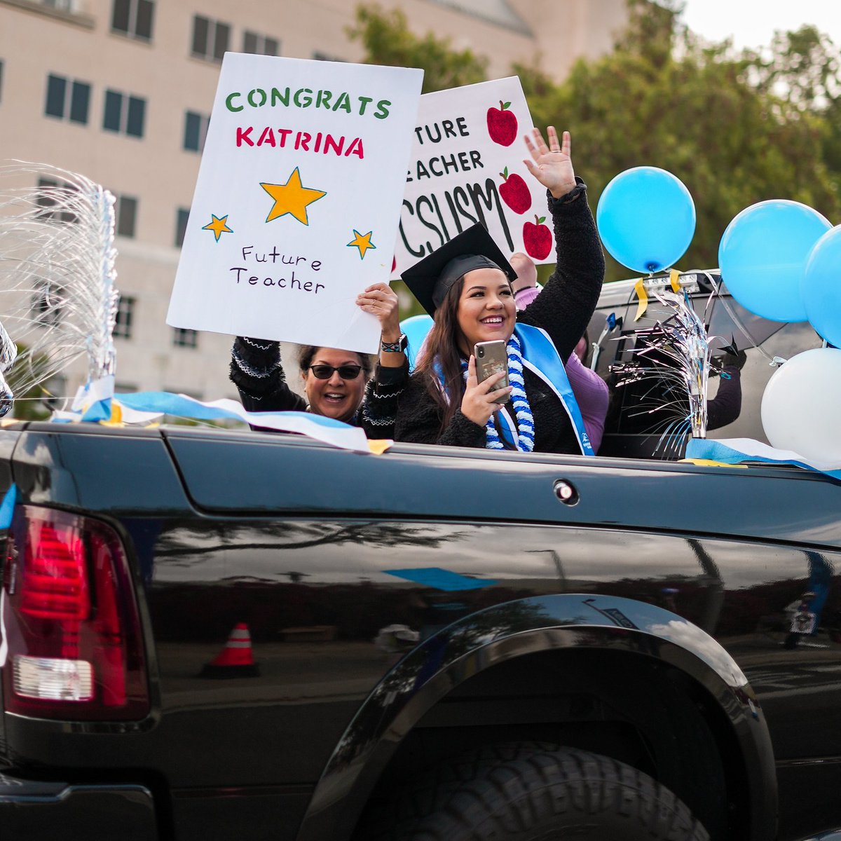 calstate's tweet photo. Nearly 220,000 #CalState students use Pell to pay for essential expenses like books, supplies, food, housing, and transportation. Learn how CSU leaders helped advance federal priorities to #DoublePell during CSU Hill Day: https://t.co/vR6Nb8ug0o https://t.co/pudKwwkLES